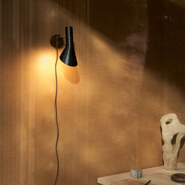 AJ v&aelig;glampe, brass/black, Louis Poulsen