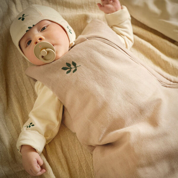 Sovepose, earth, Moonboon