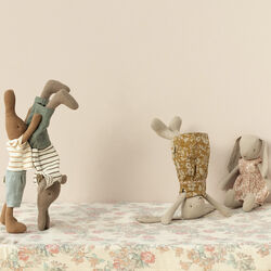 Hare str. 1 med t-shirt og shorts, chokoladebrun, Maileg