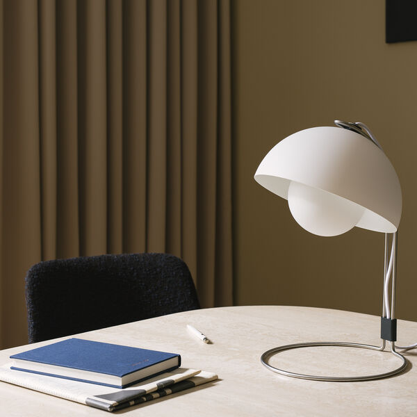 Flowerpot VP4 | Matt White | Bordlampe, &Tradition