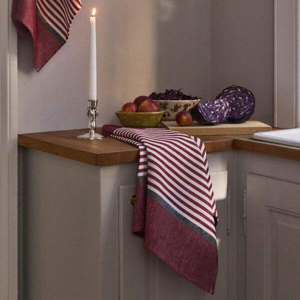 ABILD Viskestykke, carmine red ABILD Viskestykke, carmine red, Georg Jensen Damask
