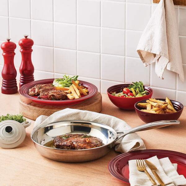 Signature middagstallerken Ø 27 cm, cerise Signature middagstallerken Ø 27 cm, cerise, Le Creuset