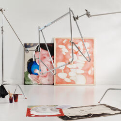 Bloom, chrome, Pedestal