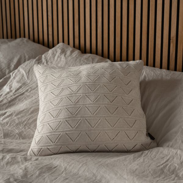 Strikket Pude Mauntain, beige melange, By LOHN