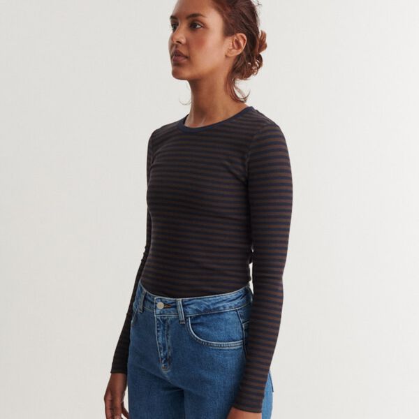 Ludmilla LS Tee, chocolate torte / black, Basic Apparel