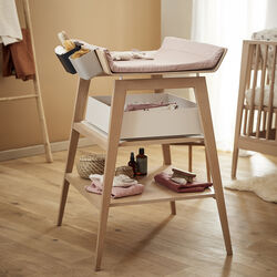 Leander Linea&trade; puslebord med skumhynde, beech, Leander