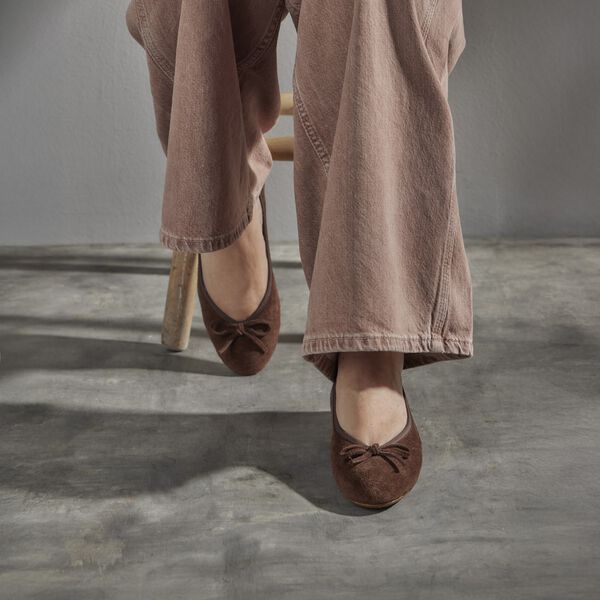 Alaiya Suede Ballerina, chocolate brown, Atone