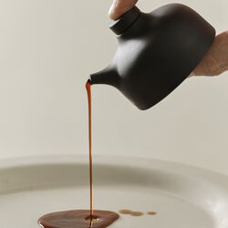 Sand Secrets Soy Pot, black clay, Design House Stockholm