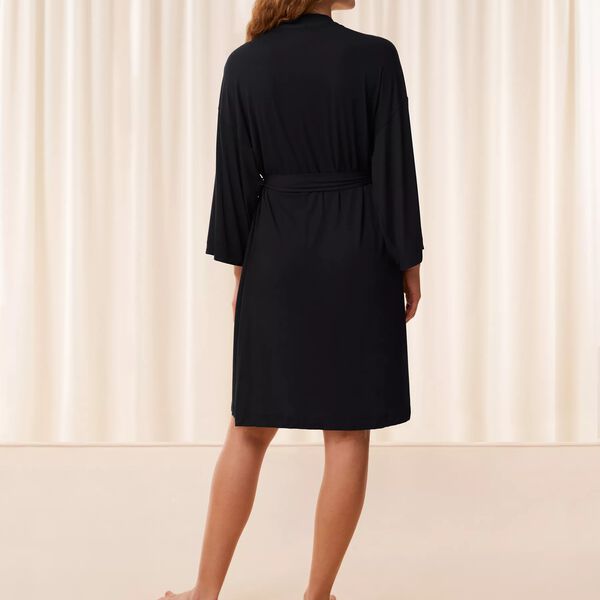 Aura Spotlight Robe, black, Triumph