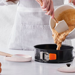 Oval grydeskeholder, shell pink, Le Creuset