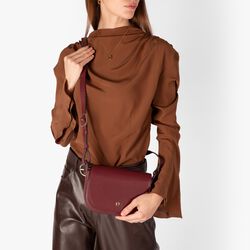 Pura Crossbody Bag | Burgundy | Skuldertaske, Aigner