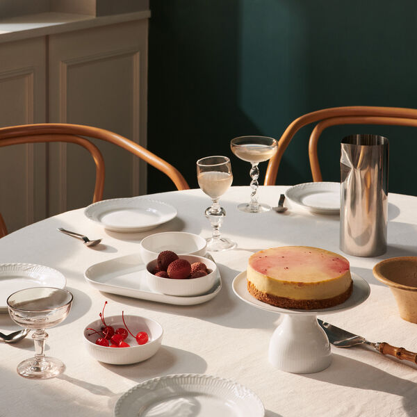 Hvid Riflet fad på fod Ø 20 cm Hvid Riflet fad på fod Ø 20 cm, Royal Copenhagen