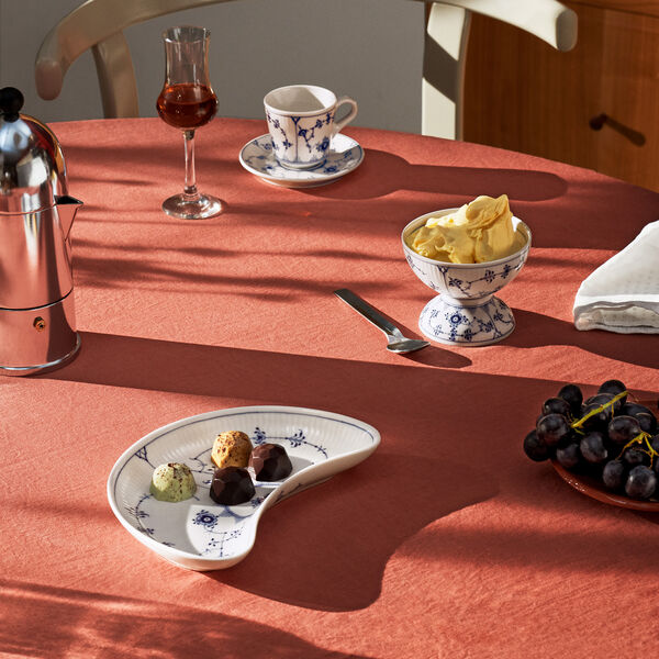 Musselmalet Riflet asiet halvm&aring;neformet 22 cm, Royal Copenhagen