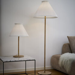 Le Klint 328 gulvlampe med standardskærm, sæbebehandlet eg Le Klint 328 gulvlampe med standardskærm, sæbebehandlet eg, LE KLINT