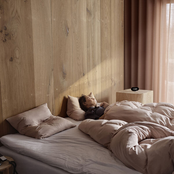 V&aelig;kkeur, sort, Jacob Jensen