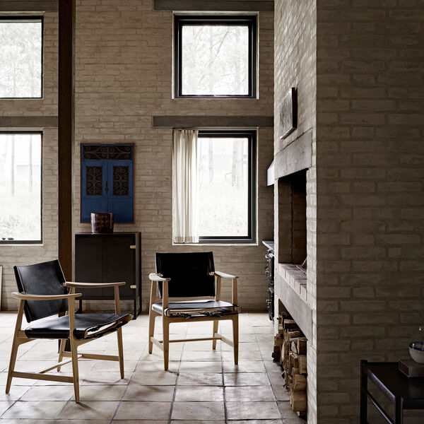 BM1106 J&aelig;gerstolen, hvidolieret eg/sort, Carl Hansen & S&oslash;n