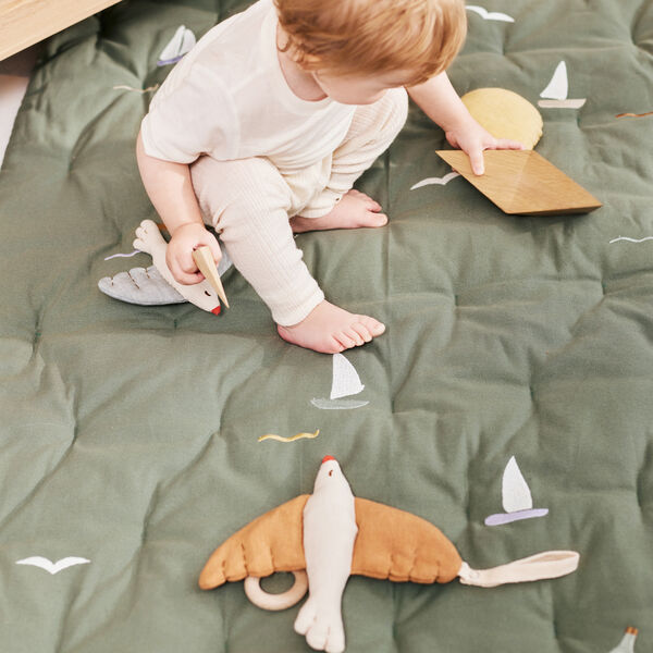 Meri legemadras, sailboats, Dear April