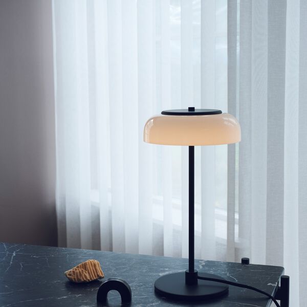 Blossi Table Lamp, black/opal, Nuura