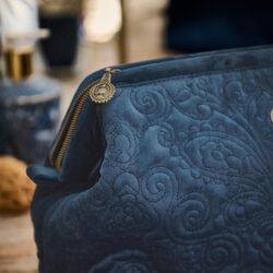 Cooper Velour Toiletry Bag S, blue, Pip Studio