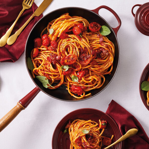 Signature stegepande med tr&aelig;h&aring;ndtag &Oslash; 28 cm, garnet, Le Creuset