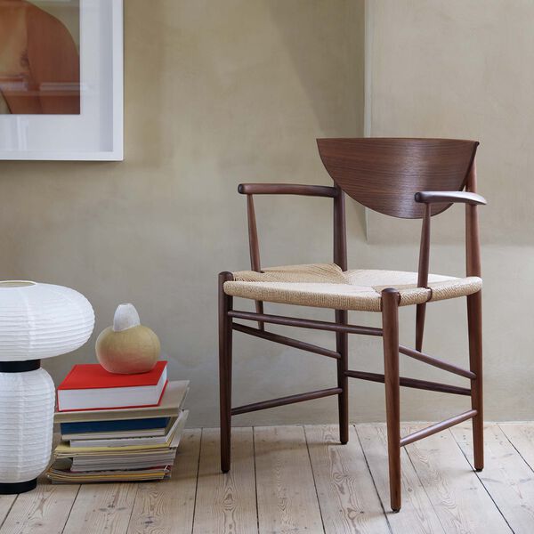 Drawn HM4 spisebordsstol, olieret valnød Drawn HM4 spisebordsstol, olieret valnød, &Tradition