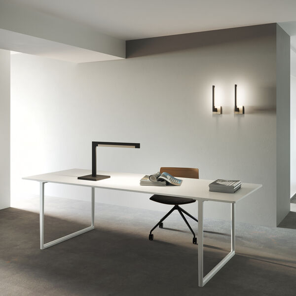 INLAY T2 LINEAR bordlampe, matt black/satin gold INLAY T2 LINEAR bordlampe, matt black/satin gold, LIGHT-POINT