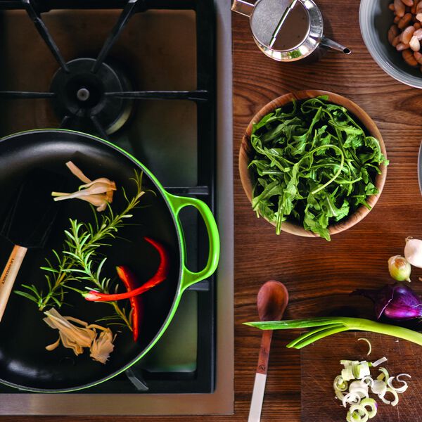 Signature st&oslash;bejern stegepande med tr&aelig;h&aring;ndtag &Oslash; 28 cm, bamboo green, Le Creuset