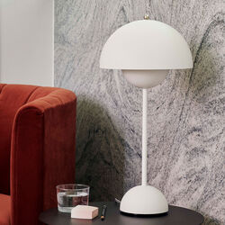 Flowerpot VP3 Table Lamp, matt white Flowerpot VP3 Table Lamp, matt white, &Tradition
