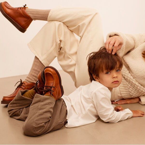 Snøresko med kontraststikninger, cognac, ANGULUS