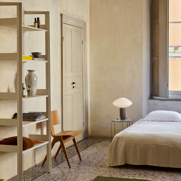 Mist AP17 Table Lamp, grigio caldo, &Tradition