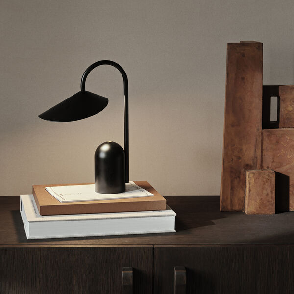 Arum Portable Lampe, black, Ferm Living