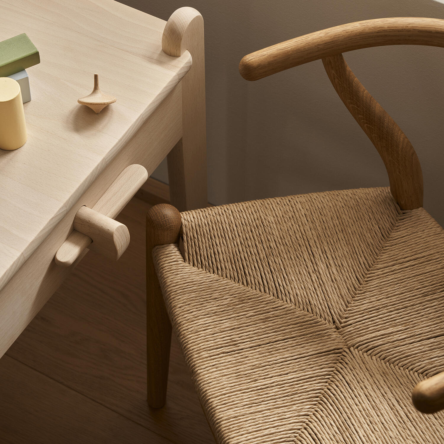 CH24 Børne Y-Stol - Carl Hansen & Søn | Illums Bolighus