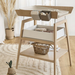 Leander Linea™ puslebord med skumhynde, oak, Leander