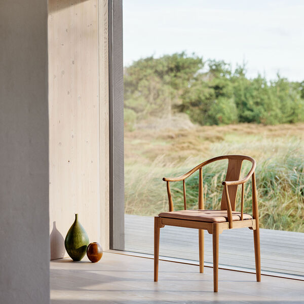 Kinastolen™ 80-års jubilæumsudgave, oiled cherry/natural, Fritz Hansen