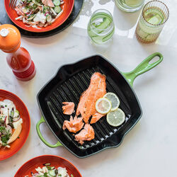 Signature st&oslash;bejern kvadratisk grillpande 26 cm, bamboo green, Le Creuset