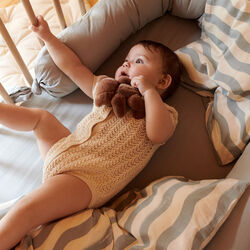 Bee baby senget&oslash;j, waves, Dear April