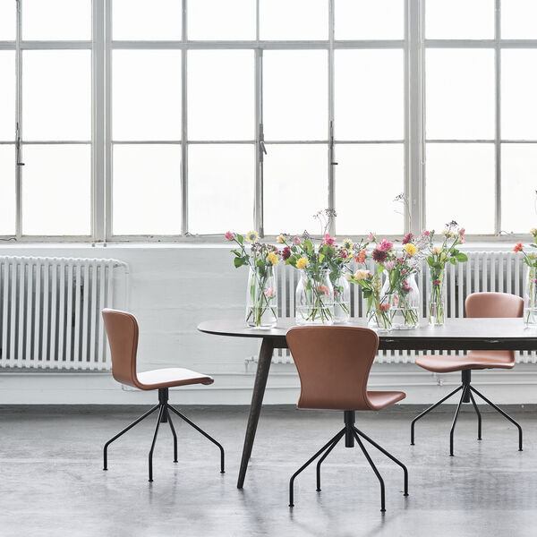 PLAY Chair Swing spisebordsstol, cognac, Bruunmunch Furniture