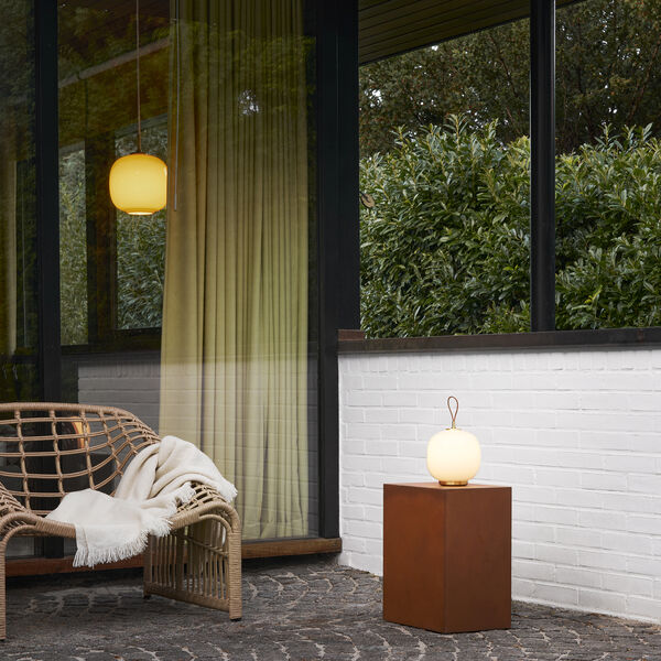 VL45 Radiohus Portable lampe, opal white, Louis Poulsen