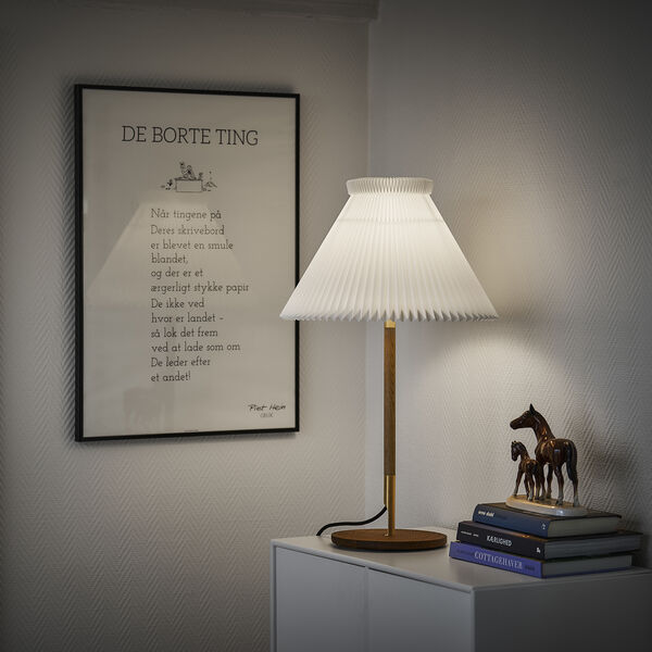 Le Klint 328 bordlampe med standardskærm, røget eg, LE KLINT