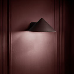 Grasp Wall Lamp, matt beetroot, FRANDSEN