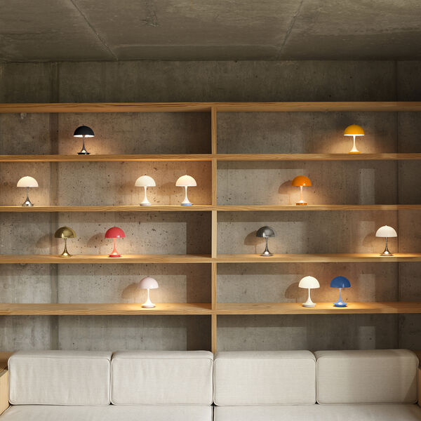 Panthella 160 Portable bordlampe, opal blue grey, Louis Poulsen