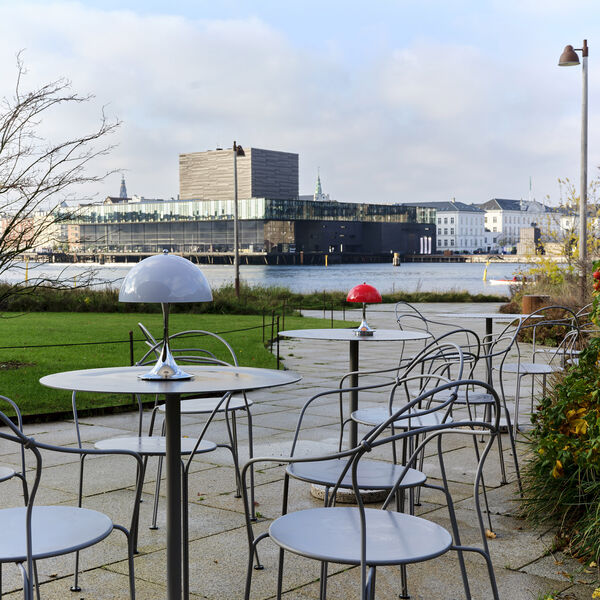 Panthella 250 Original Portable bordlampe, opal red, Louis Poulsen