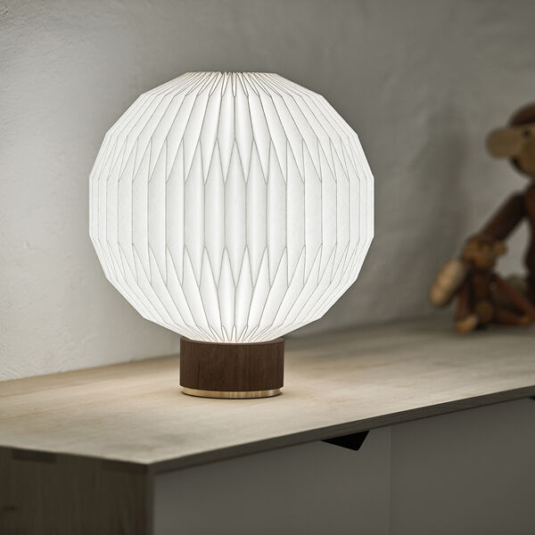 Le Klint 375 bordlampe med standardskærm, røget eg, LE KLINT