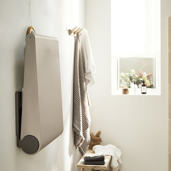 Leander Wally™ væghængt puslebord, cappuccino, Leander