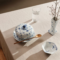 Musselmalet Riflet sk&aring;l med l&aring;g og underkop 38 cl, Royal Copenhagen