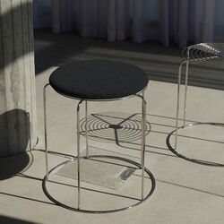 Wire Stool VP11 skammel med hynde, Hallingdal 180, &Tradition