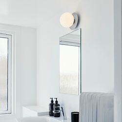 Liila 1 Medium Wall Lamp, light silver/opal Liila 1 Medium Wall Lamp, light silver/opal, Nuura