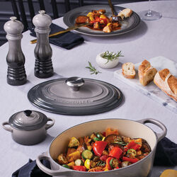 Peberkv&aelig;rn 21 cm, flint, Le Creuset
