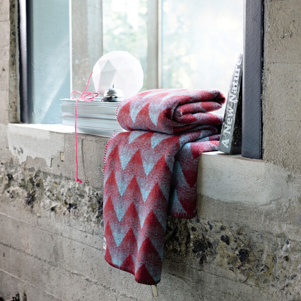 LYNILD Throw, red/blue, R&oslash;ros Tweed