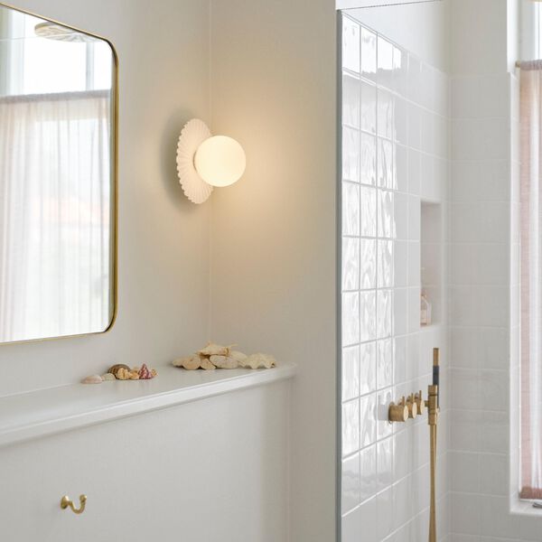 Liila Muuse Small Ceiling Lamp, white/opal, Nuura